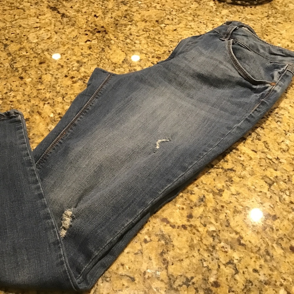 1822 women’s distressed skinny jeans